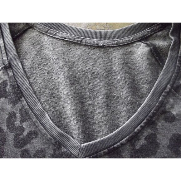 French Terry Sweatshirt Womens 3X Gray Leopard Print V-Neck Relaxed Fit - Picture 7 of 13